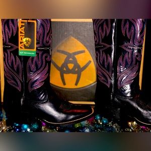 Brand new ARIAT brand new w/tags in the box women’s buckaroo black boots 💓